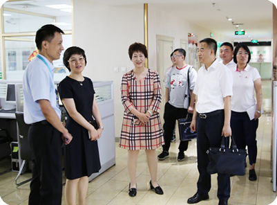   哈爾濱市統(tǒng)計(jì)局副局長丁威、道里區(qū)統(tǒng)計(jì)局、工農(nóng)街道辦事處相關(guān)領(lǐng)導(dǎo)蒞臨金農(nóng)網(wǎng)調(diào)研指導(dǎo)農(nóng)業(yè)電商工作
